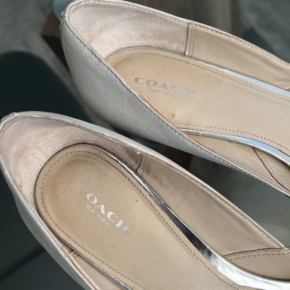 Coach Metallic Silver Pointed Toe Kitten Heel Pumps, Size 11 EXCELLENT! - Picture 3 of 8